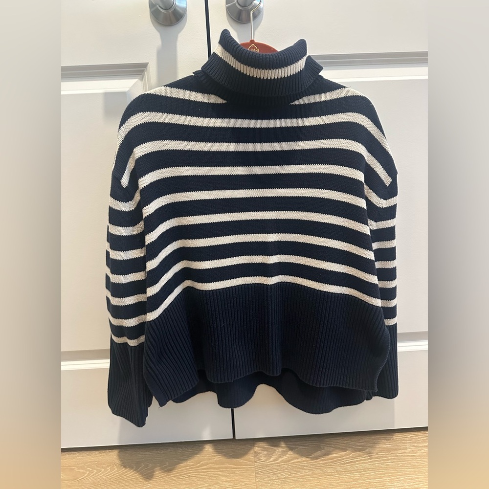 Gap 24/7 Navy women’s striped sweater, size small